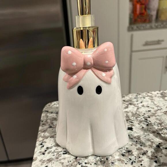 BNWT Cute Girl Ghost Soap Dispenser - PREFILLED WITH SOAP - Picture 1 of 1
